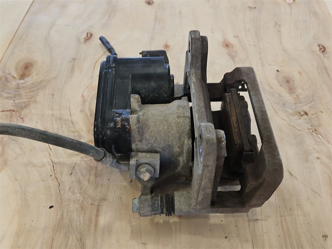 2023 SIERRA150 LH REAR BRAKE CALIPER W/ELEC PARK 34331 - image 7