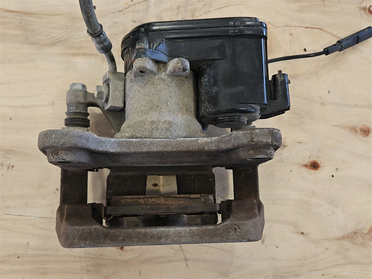 2023 SIERRA150 LH REAR BRAKE CALIPER W/ELEC PARK 34331 - image 10