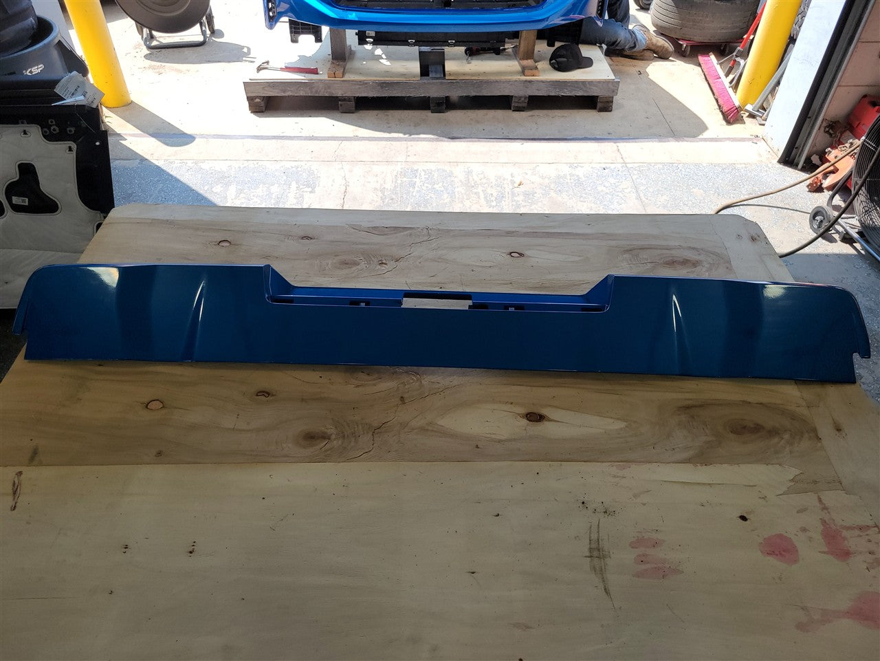 2023 SIERRA150 REAR SPOILER BARE NO LIGHT BLUE GLT 34334 - image 5