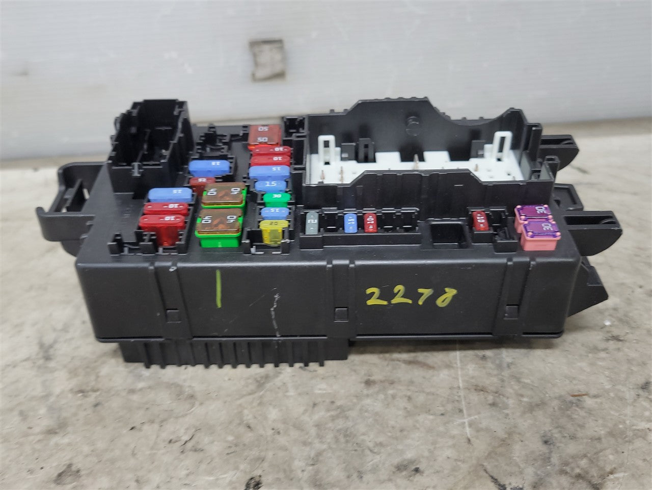 2023 SIERRA150 RH DASH CABIN FUSE PANEL 87832675 34336 - image 4