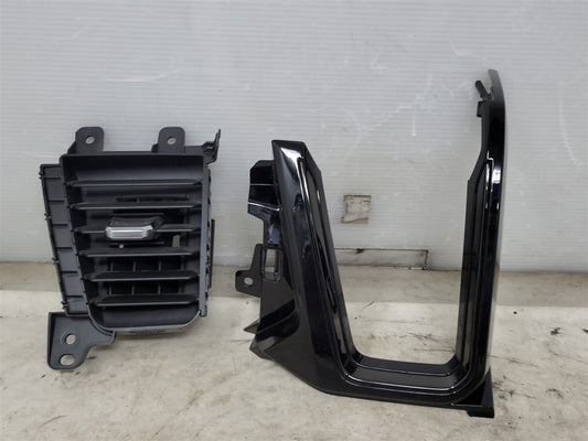 2023 SIERRA150 RH DASH VENT & TRIM 85583661 34338 - image 1