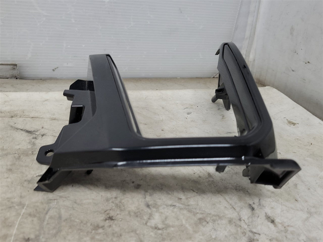 2023 SIERRA150 RH DASH VENT & TRIM 85583661 34338 - image 5