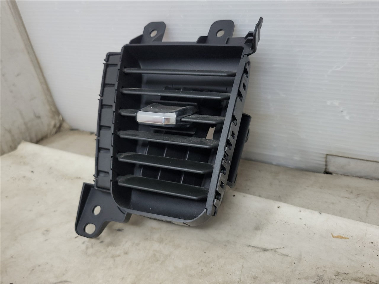 2023 SIERRA150 RH DASH VENT & TRIM 85583661 34338 - image 8