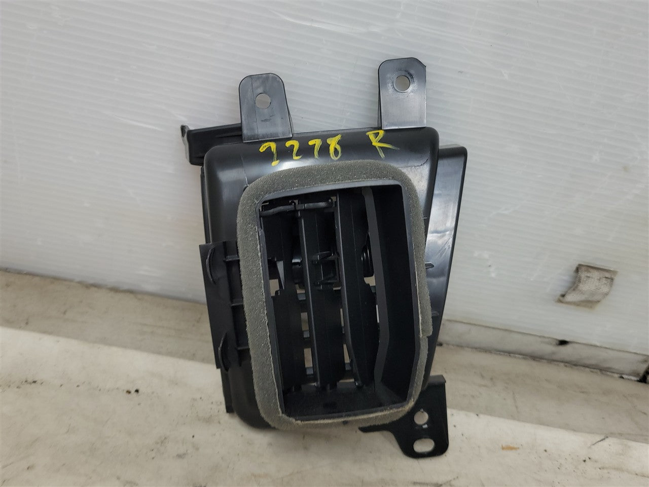 2023 SIERRA150 RH DASH VENT & TRIM 85583661 34338 - image 9