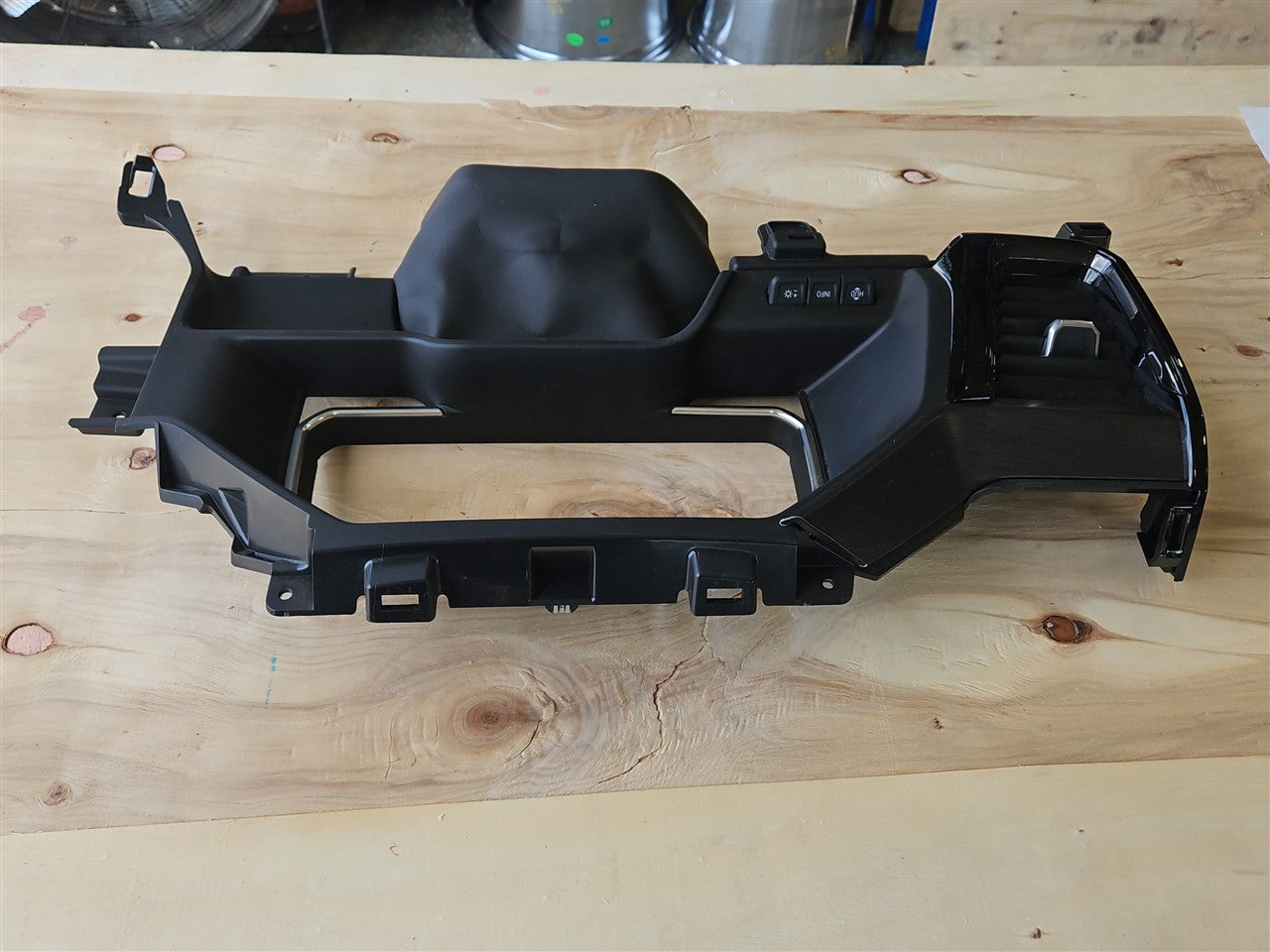 2023 SIERRA150 CLUSTER DASH BEZEL TRIM 86823693 34341 - image 3