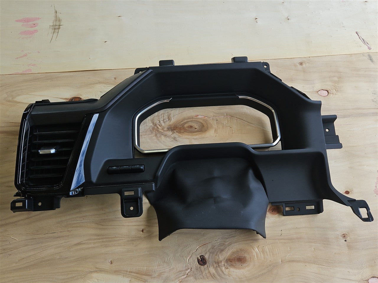 2023 SIERRA150 CLUSTER DASH BEZEL TRIM 86823693 34341 - image 5
