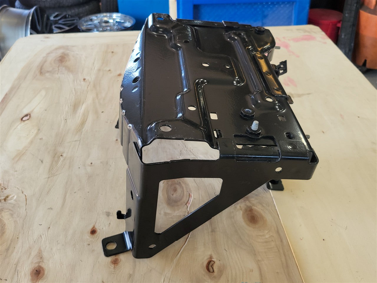 2023 SIERRA150 OEM BATTERY TRAY 84963924 34344 - image 6