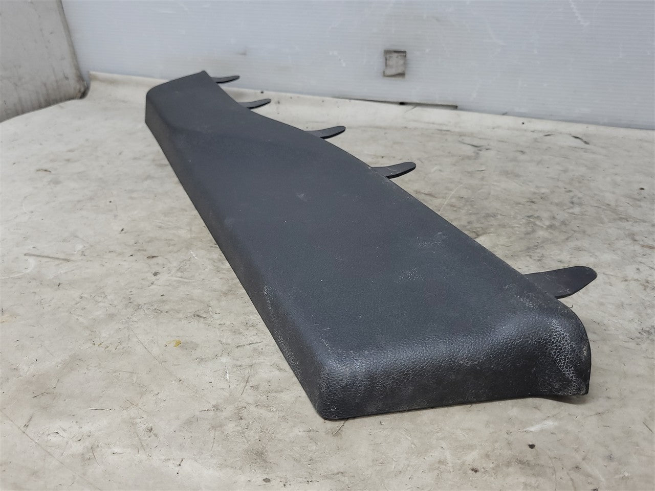 2023 SIERRA150 LH SEAT TRACK TRIM COVER 84249718 34355 - image 5
