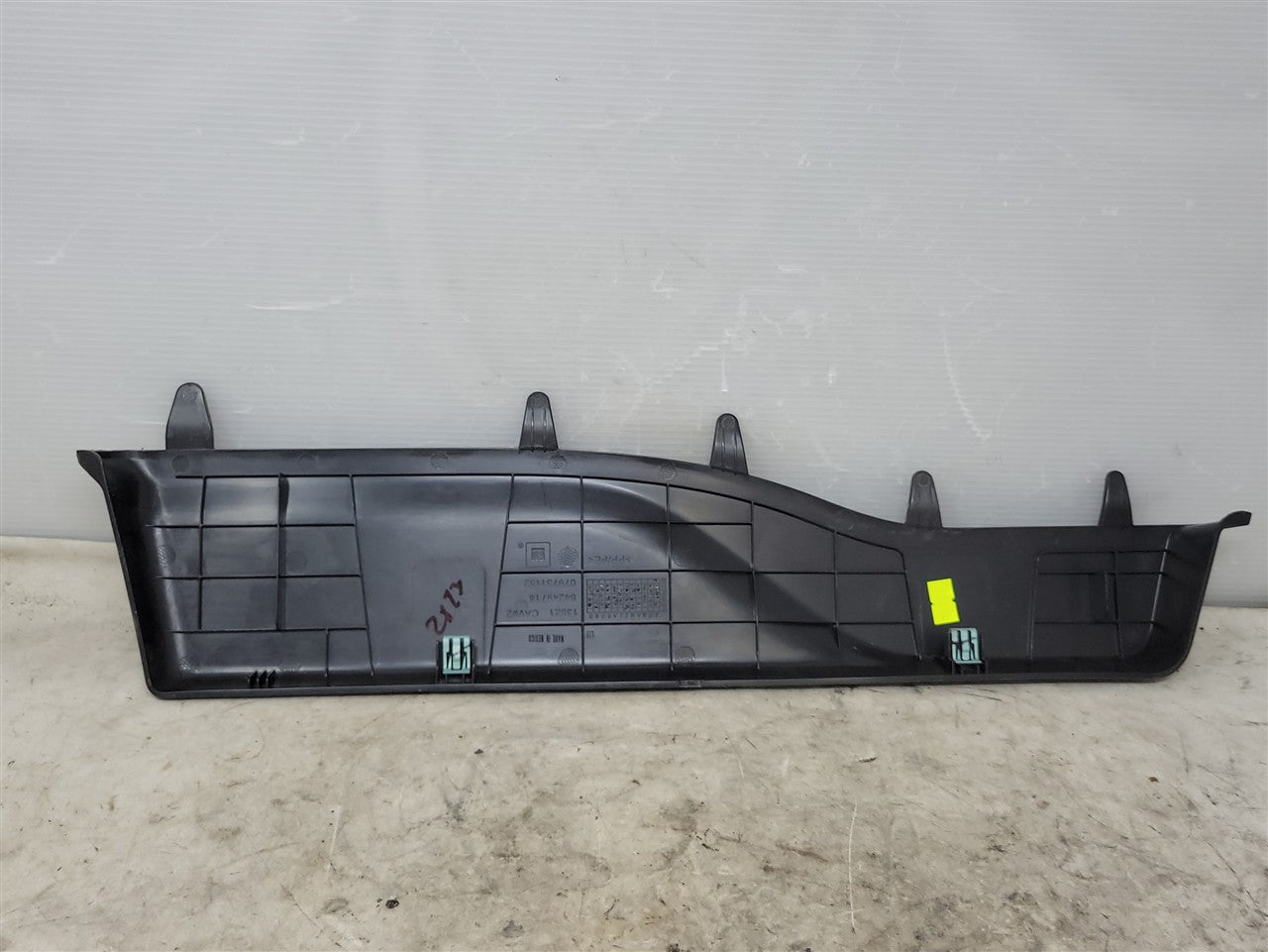 2023 SIERRA150 LH SEAT TRACK TRIM COVER 84249718 34355 - image 7