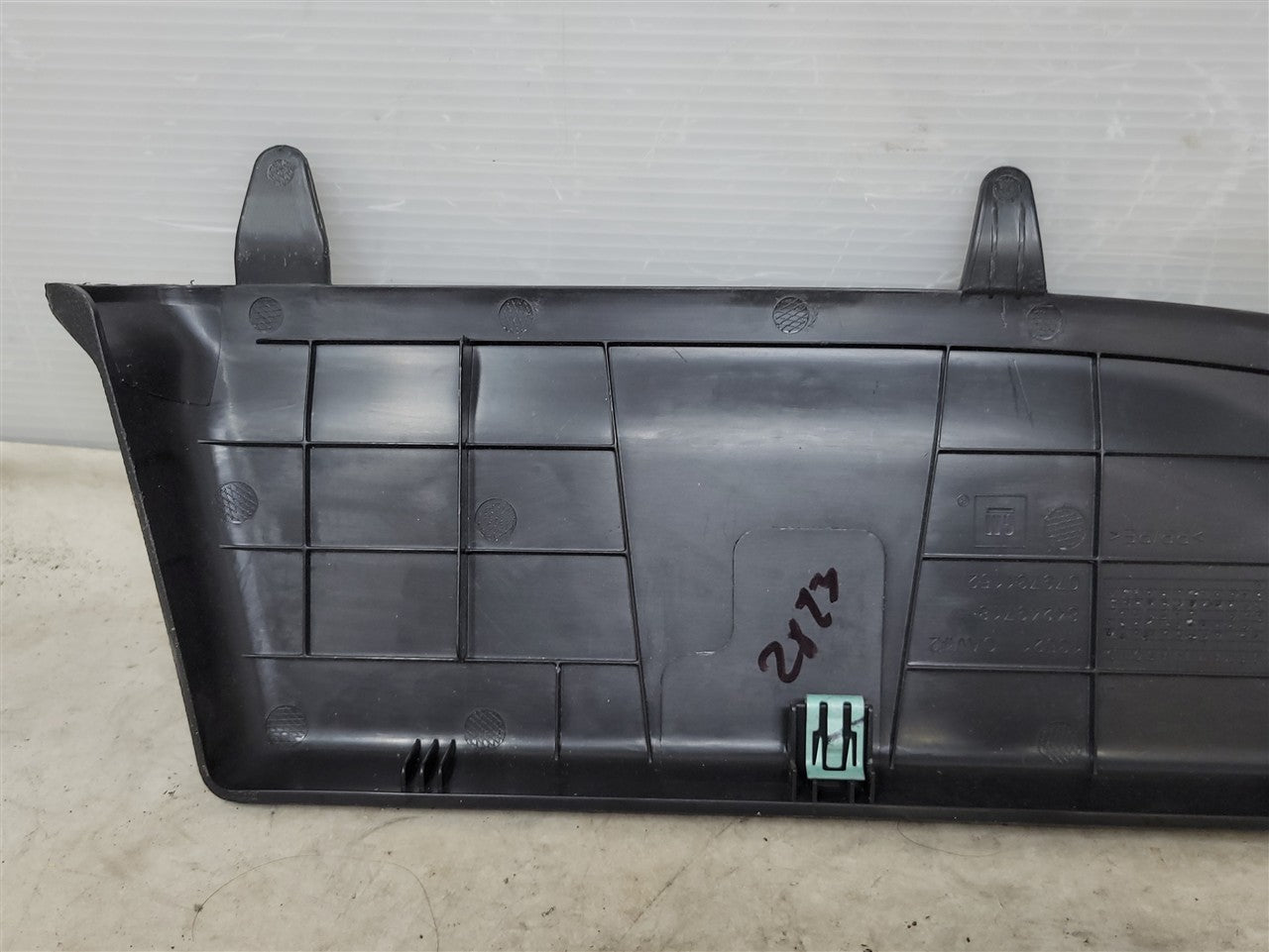 2023 SIERRA150 LH SEAT TRACK TRIM COVER 84249718 34355 - image 8
