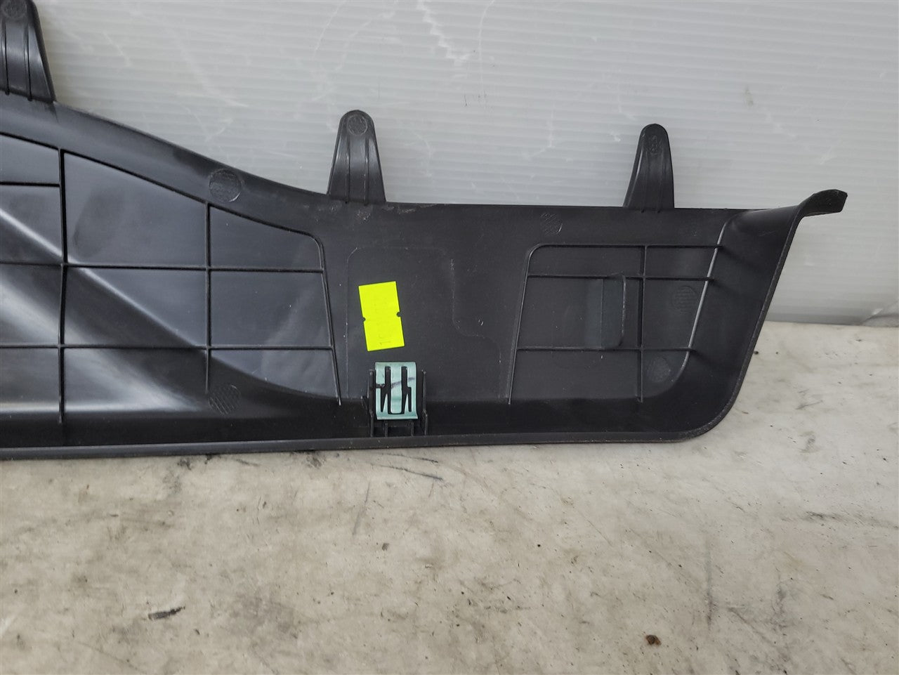 2023 SIERRA150 LH SEAT TRACK TRIM COVER 84249718 34355 - image 9