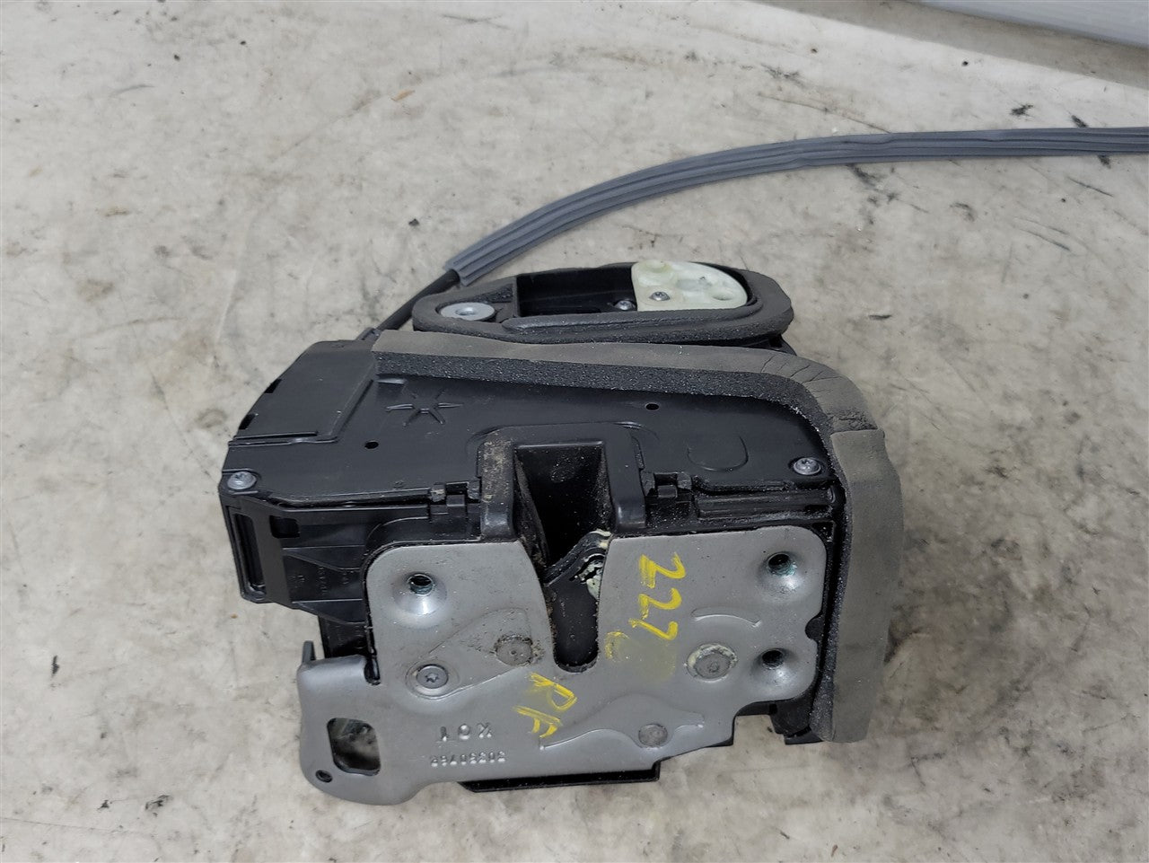 2023 SIERRA150 FRONT RH DOOR LATCH 13528335 34357 - image 9