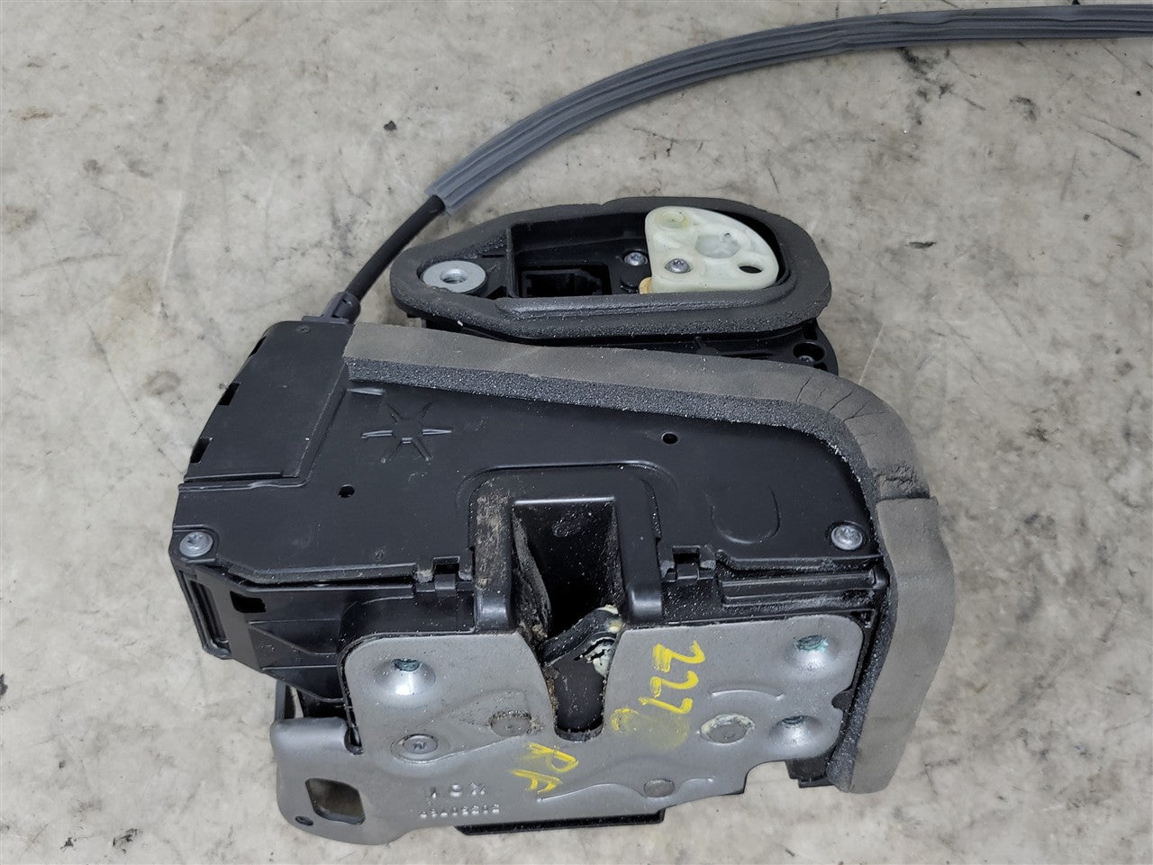 2023 SIERRA150 FRONT RH DOOR LATCH 13528335 34357 - image 10