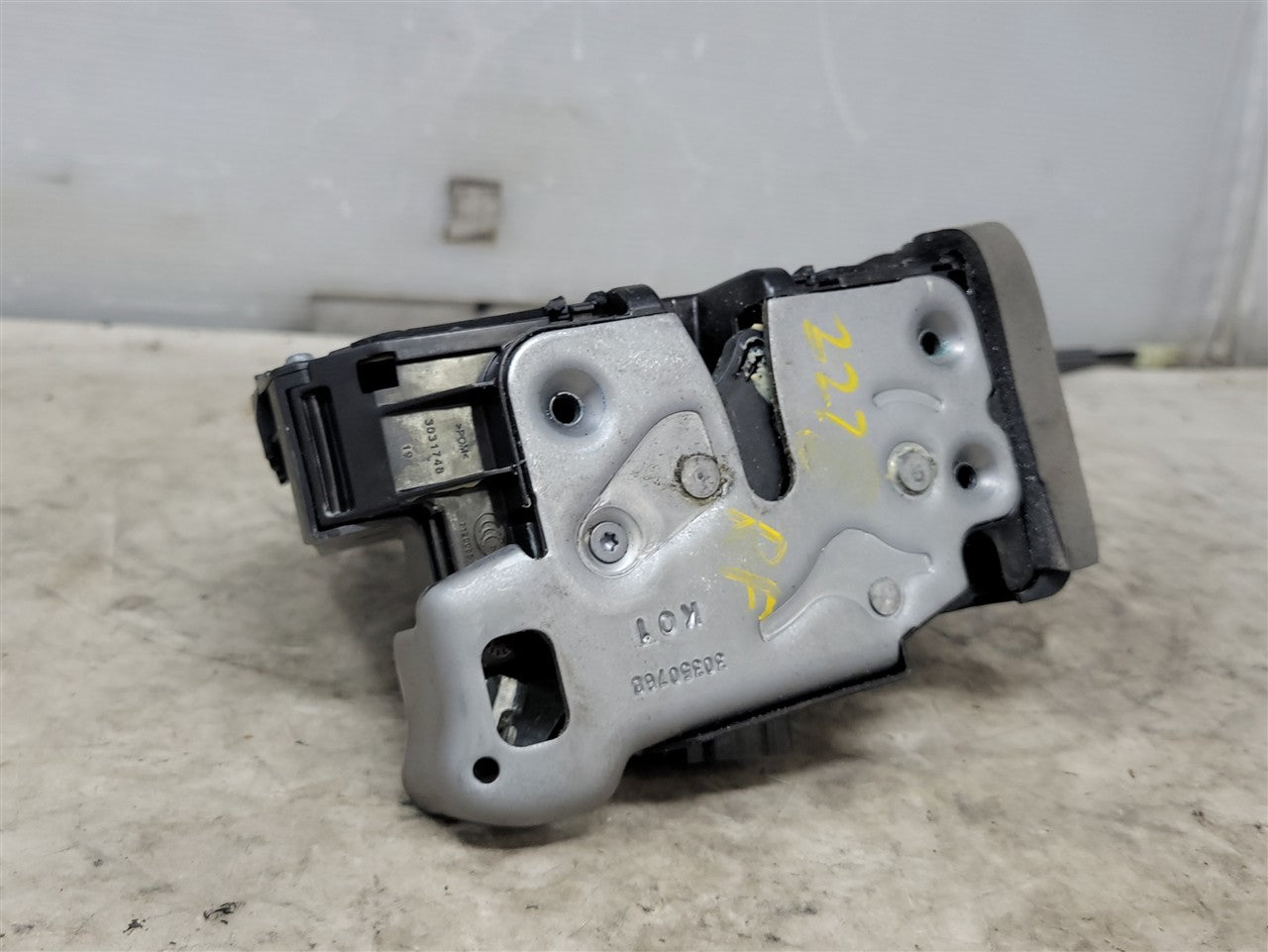 2023 SIERRA150 FRONT RH DOOR LATCH 13528335 34357 - image 11