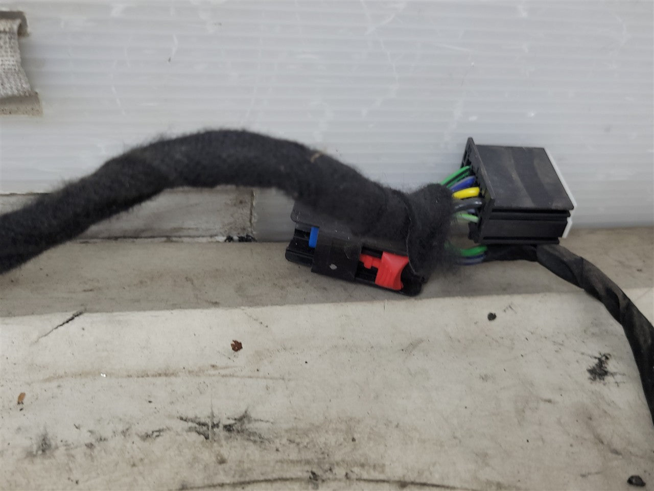 2023 SIERRA150 RH REAR DOOR WIRE HARNESS 86790152 34359 - image 4