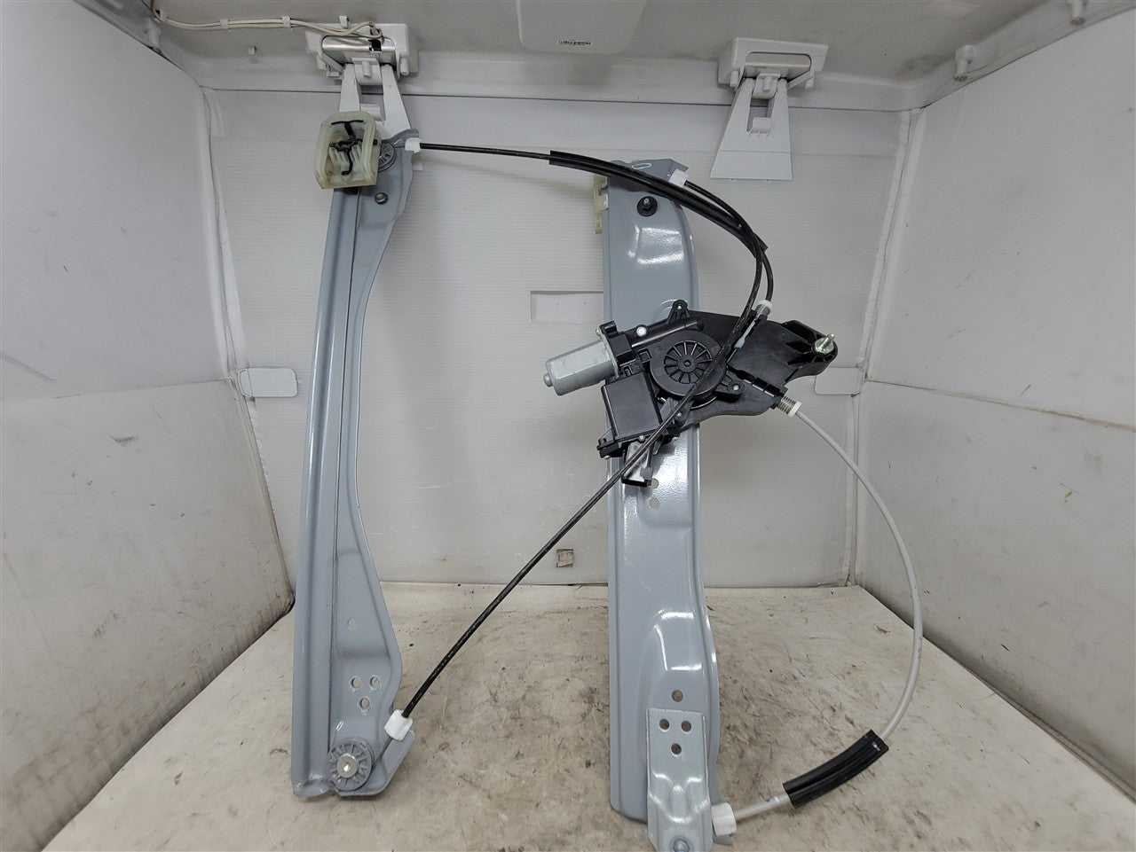 2023 SIERRA150 RH FRONT WINDOW REGULATOR & MOTOR 34361 - image 1