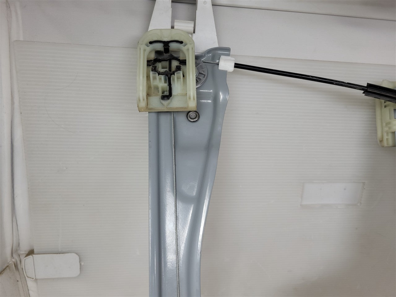 2023 SIERRA150 RH FRONT WINDOW REGULATOR & MOTOR 34361 - image 2