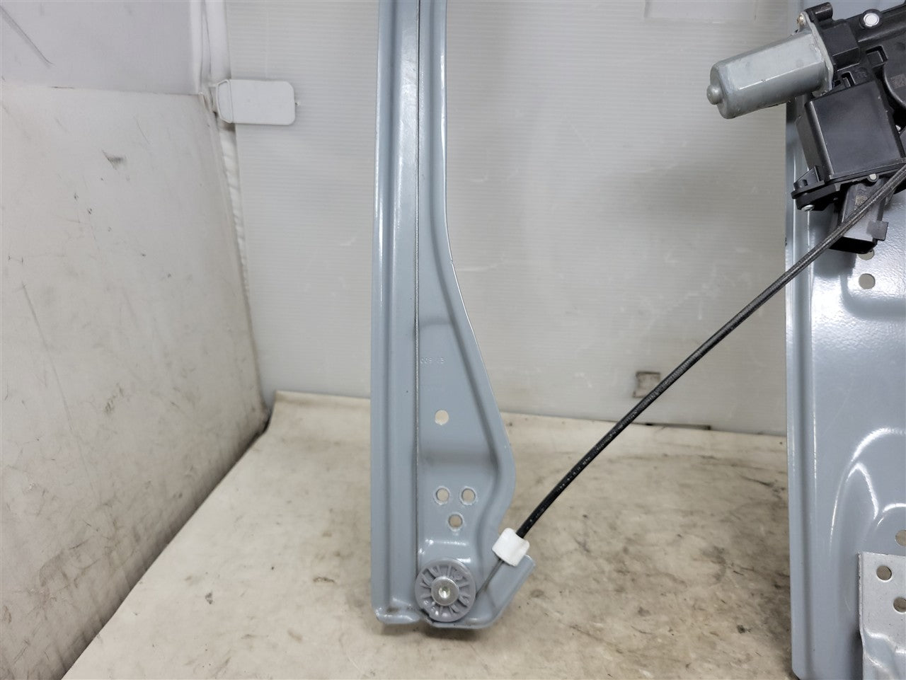 2023 SIERRA150 RH FRONT WINDOW REGULATOR & MOTOR 34361 - image 3