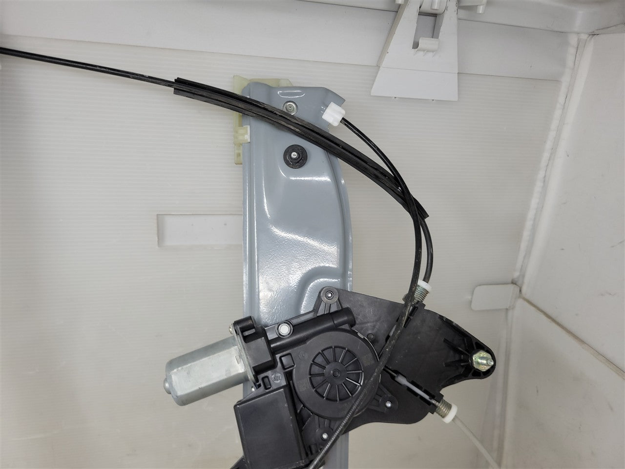 2023 SIERRA150 RH FRONT WINDOW REGULATOR & MOTOR 34361 - image 4