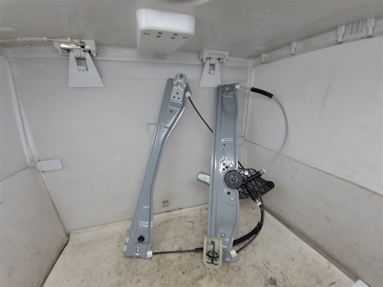 2023 SIERRA150 RH FRONT WINDOW REGULATOR & MOTOR 34361 - image 7