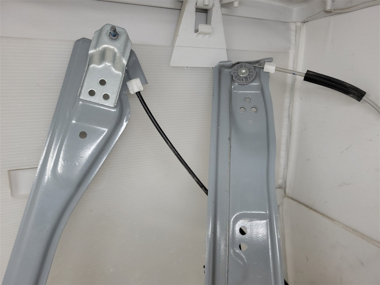 2023 SIERRA150 RH FRONT WINDOW REGULATOR & MOTOR 34361 - image 8