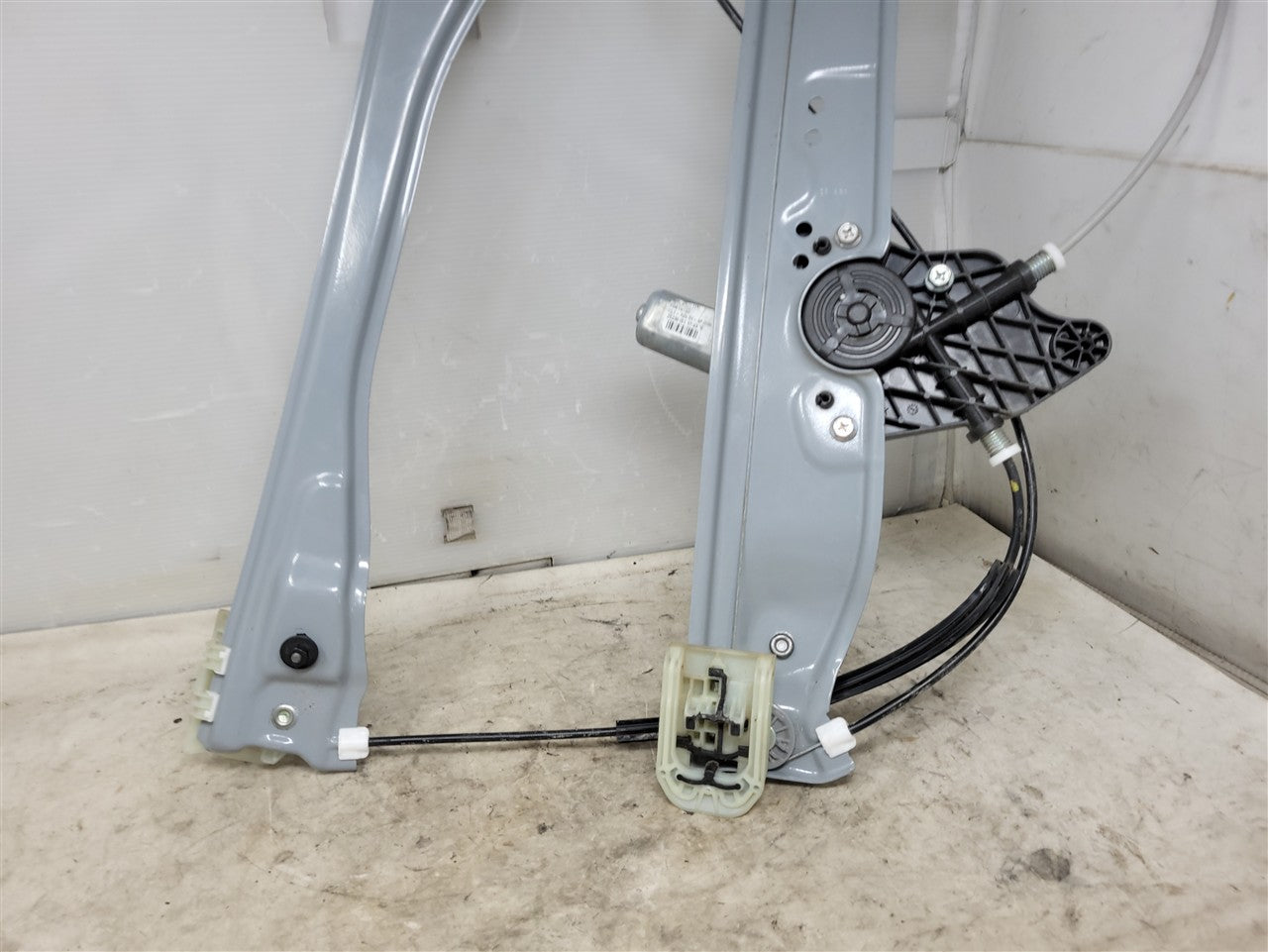 2023 SIERRA150 RH FRONT WINDOW REGULATOR & MOTOR 34361 - image 9