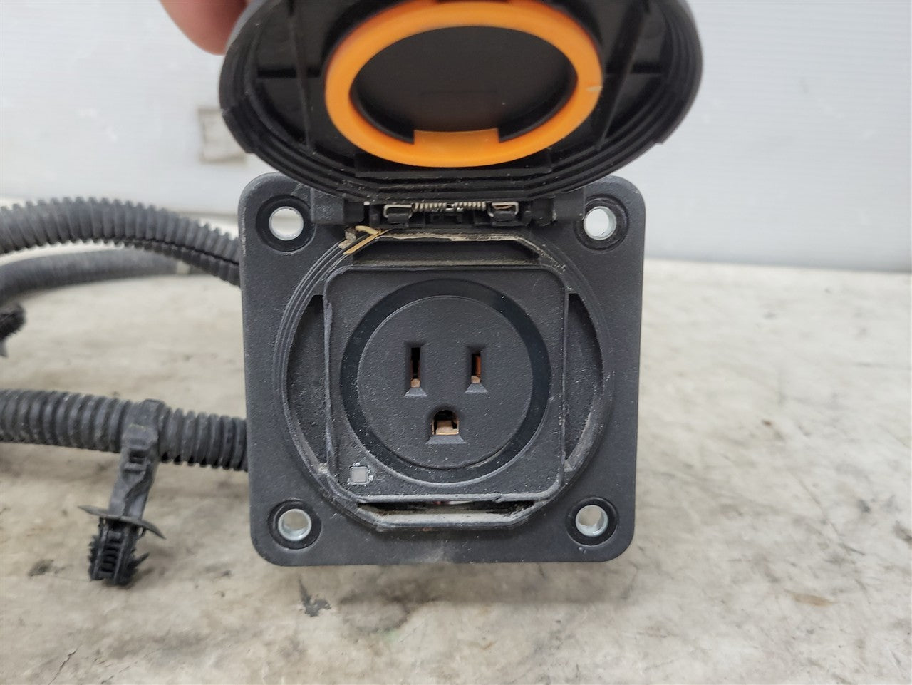 2023 SIERRA150 120V PLUG BED OUTLET SOCKET & WIRING 34363 - image 4