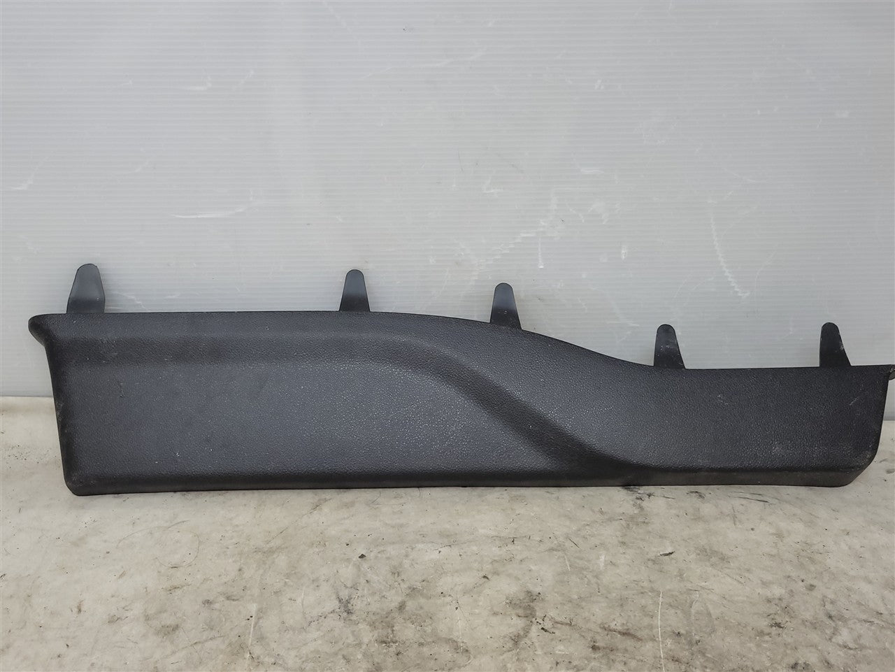 2023 SIERRA150 RH SEAT TRACK TRIM COVER 84249721 34367 - image 1