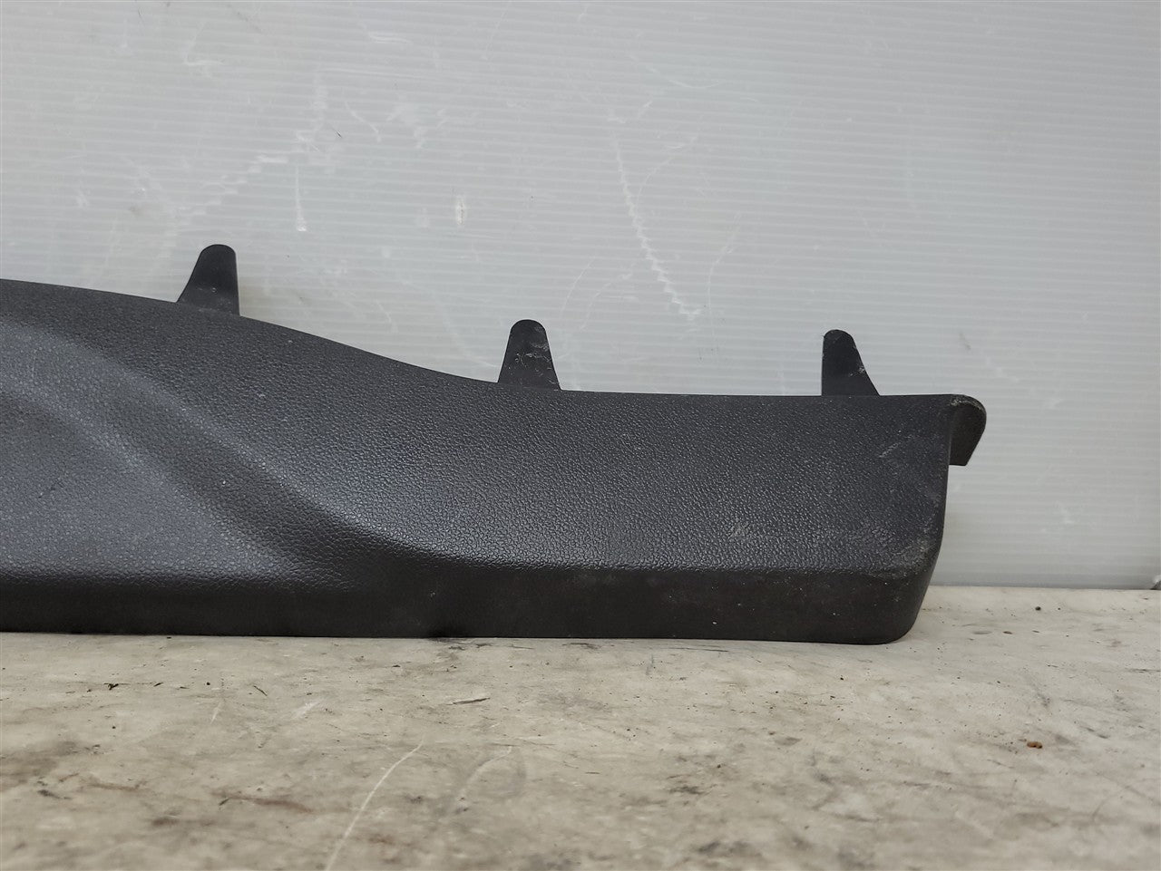 2023 SIERRA150 RH SEAT TRACK TRIM COVER 84249721 34367 - image 5