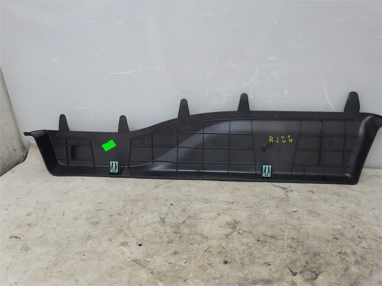 2023 SIERRA150 RH SEAT TRACK TRIM COVER 84249721 34367 - image 8