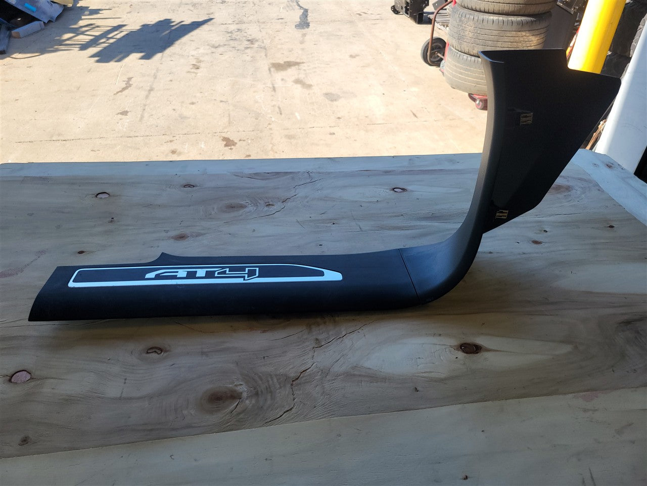2023 SIERRA REAR RH PASSENGER AT4 DOOR PANEL TRIM 34389 - image 5