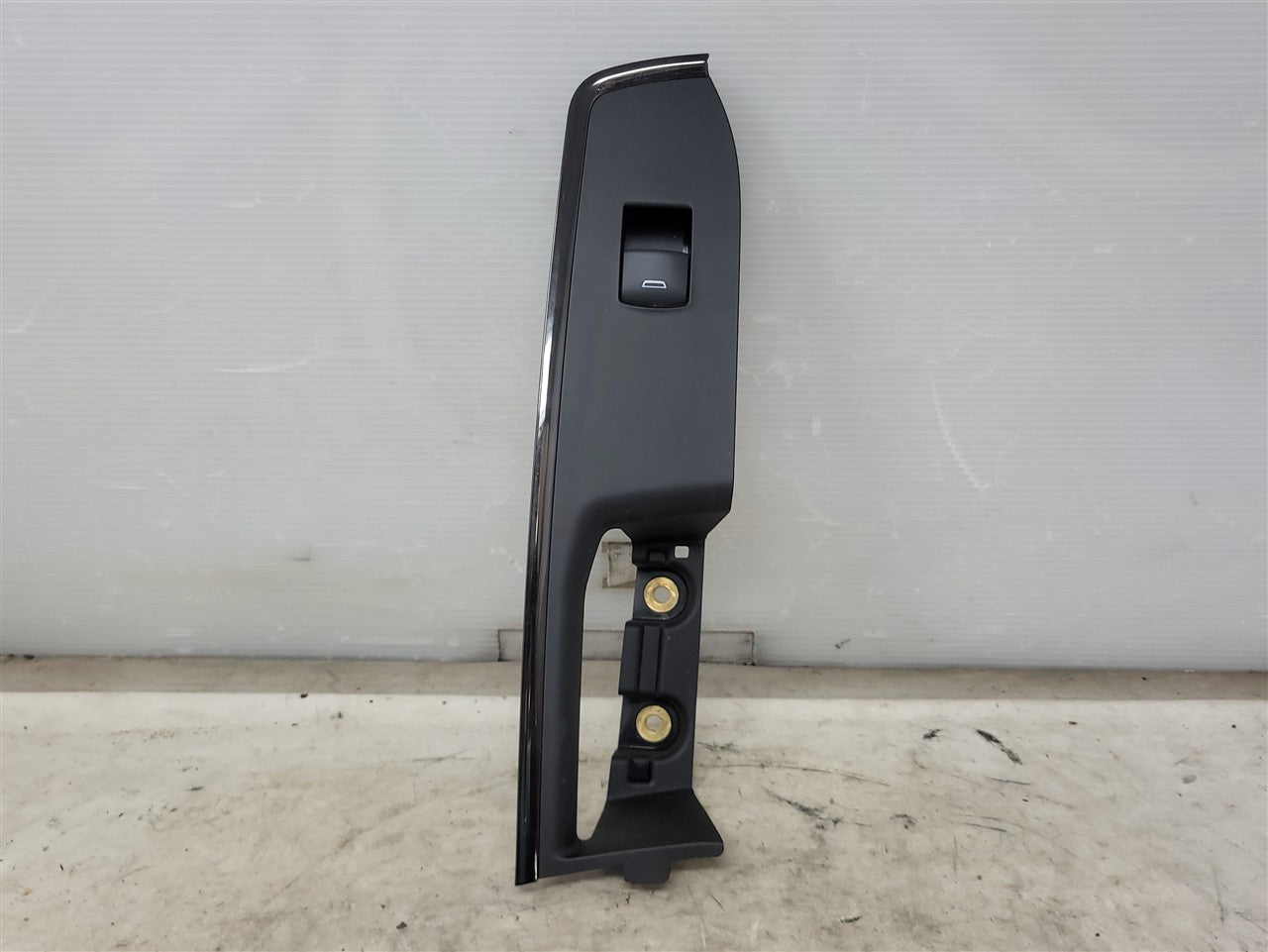 2023 SIERRA150 RH PASSENGER REAR WINDOW SWITCH & TRIM 34394 - image 1