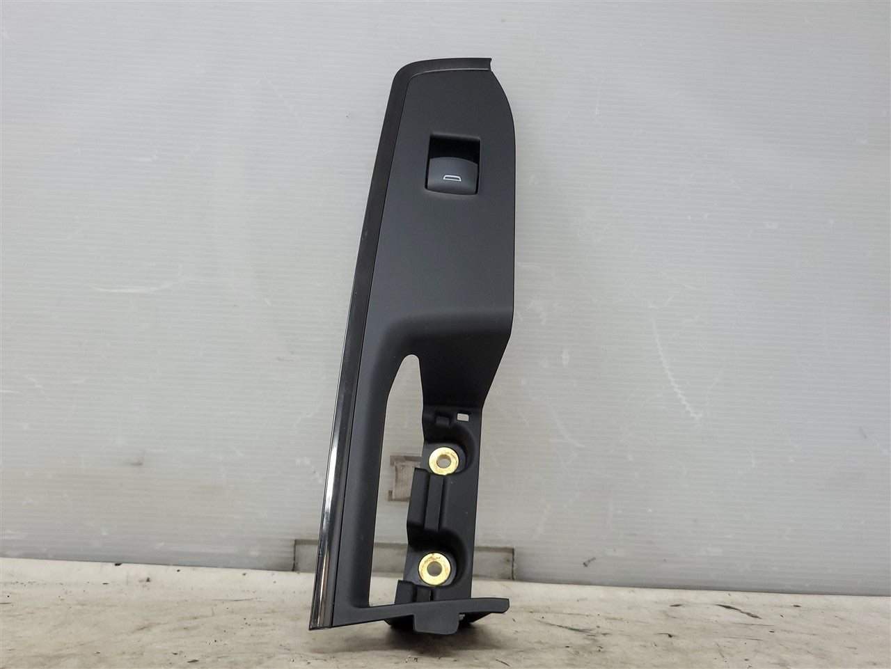 2023 SIERRA150 RH PASSENGER REAR WINDOW SWITCH & TRIM 34394 - image 2