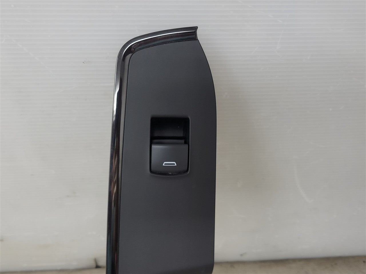 2023 SIERRA150 RH PASSENGER REAR WINDOW SWITCH & TRIM 34394 - image 3