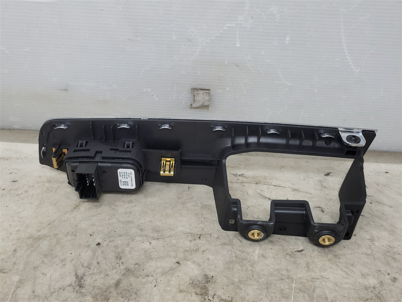 2023 SIERRA150 RH PASSENGER REAR WINDOW SWITCH & TRIM 34394 - image 5
