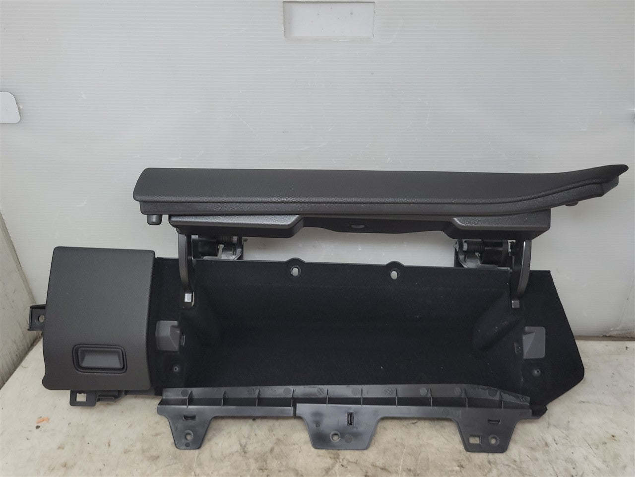 2023 SIERRA150 UPPER GLOVE BOX BLACK 85610051 34396 - image 5