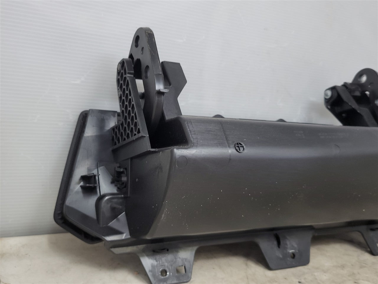 2023 SIERRA150 UPPER GLOVE BOX BLACK 85610051 34396 - image 10