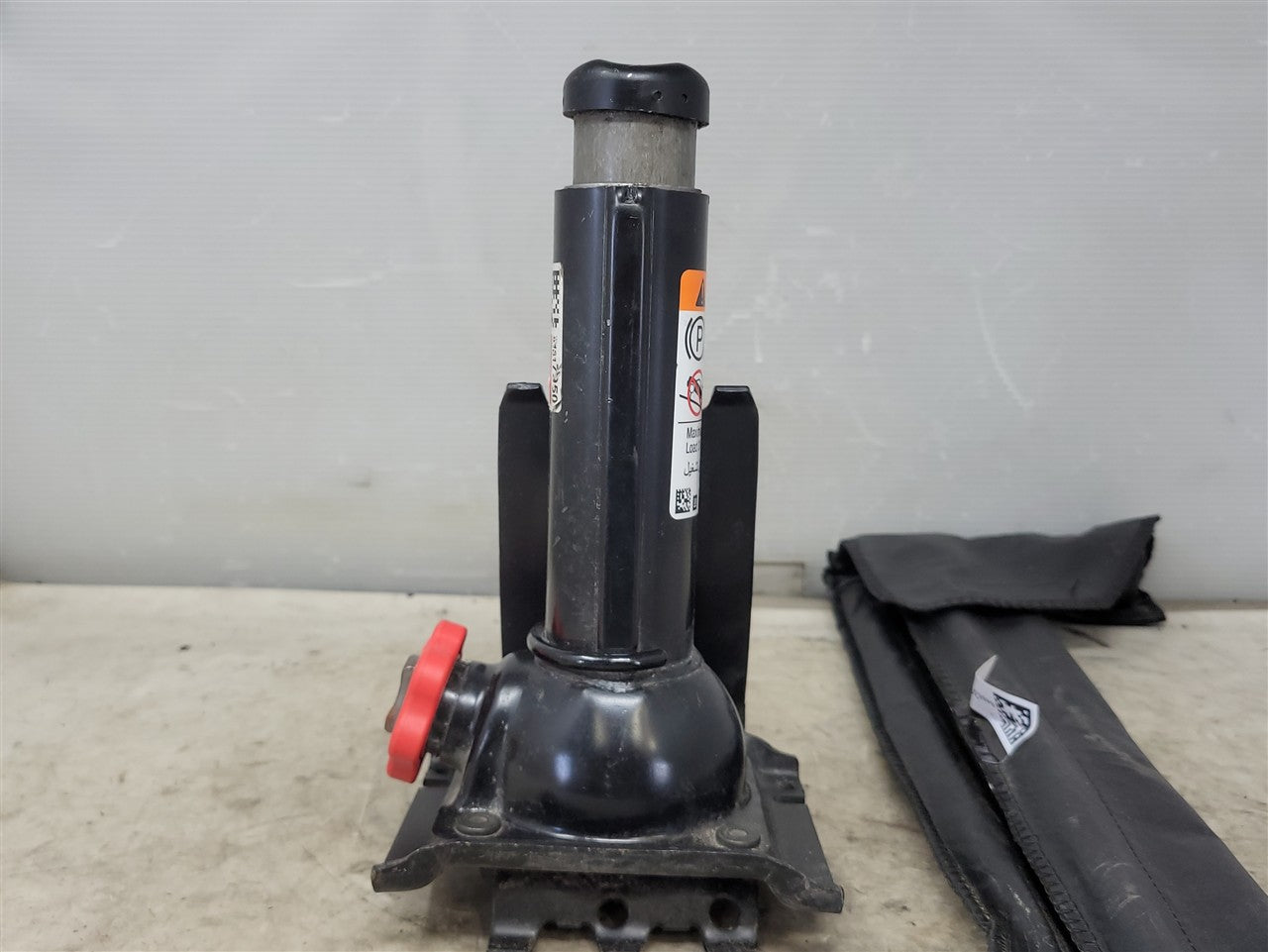 2023 SIERRA150 OEM JACK & TOOL KIT 34398 - image 3