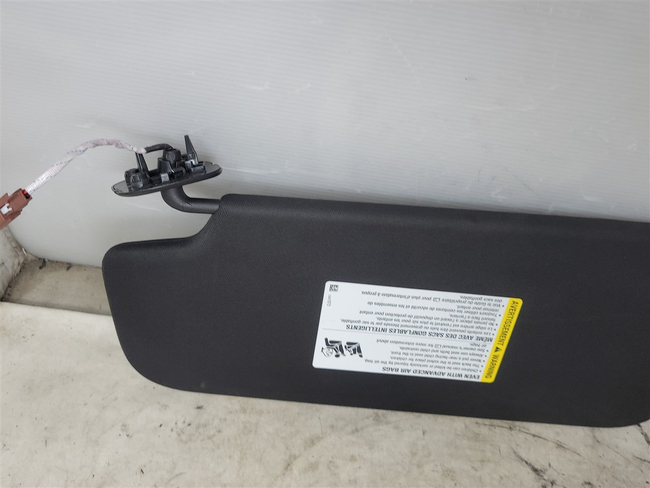 2023 SIERRA150 RH LIGHTED SUN VISOR BLACK AT4 34406 - image 3