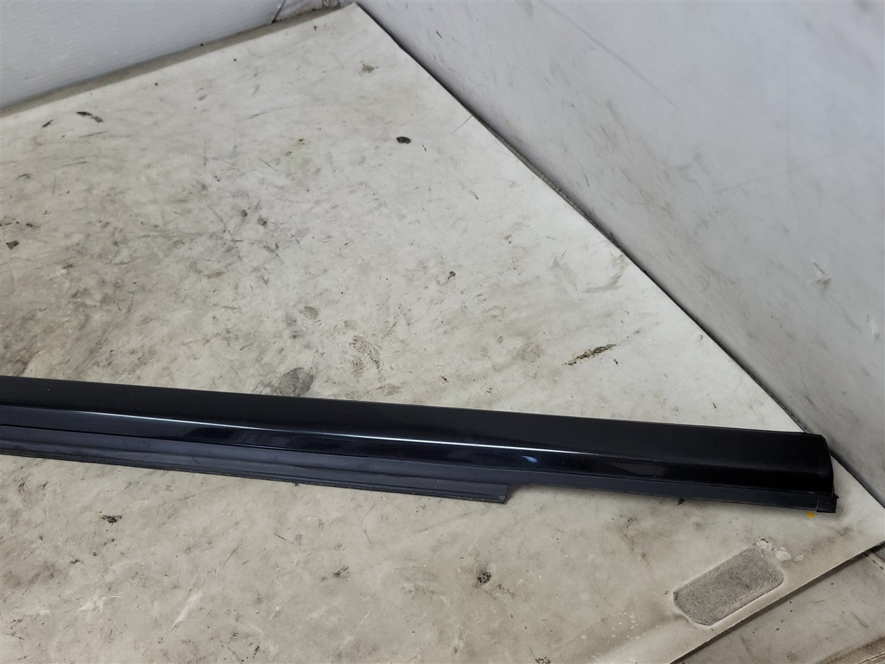 2023 SIERRA150 RH FRONT DOOR LOWER REVEAL GLOSS BLACK 34409 - image 2