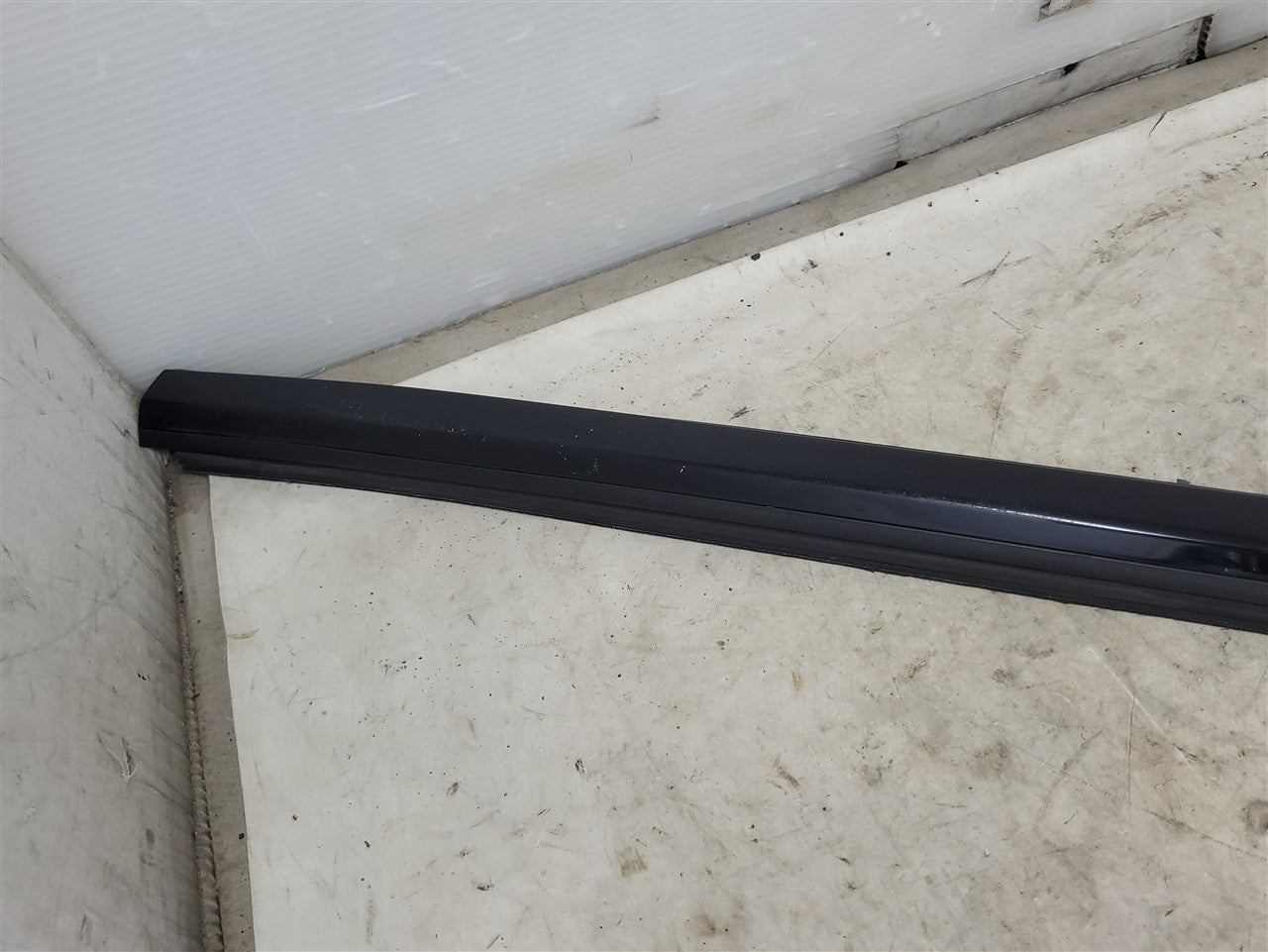 2023 SIERRA150 RH FRONT DOOR LOWER REVEAL GLOSS BLACK 34409 - image 4