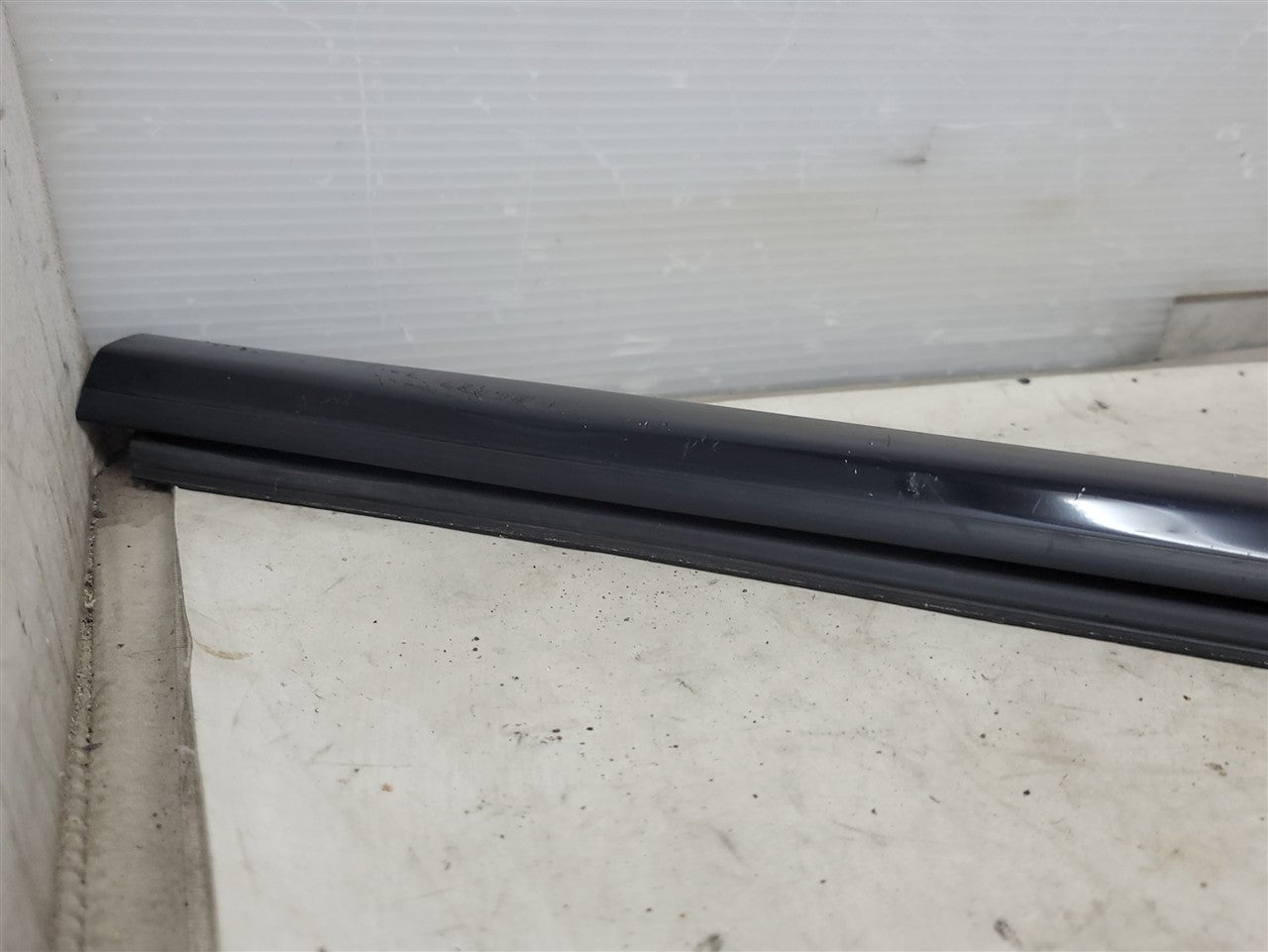 2023 SIERRA150 RH FRONT DOOR LOWER REVEAL GLOSS BLACK 34409 - image 5