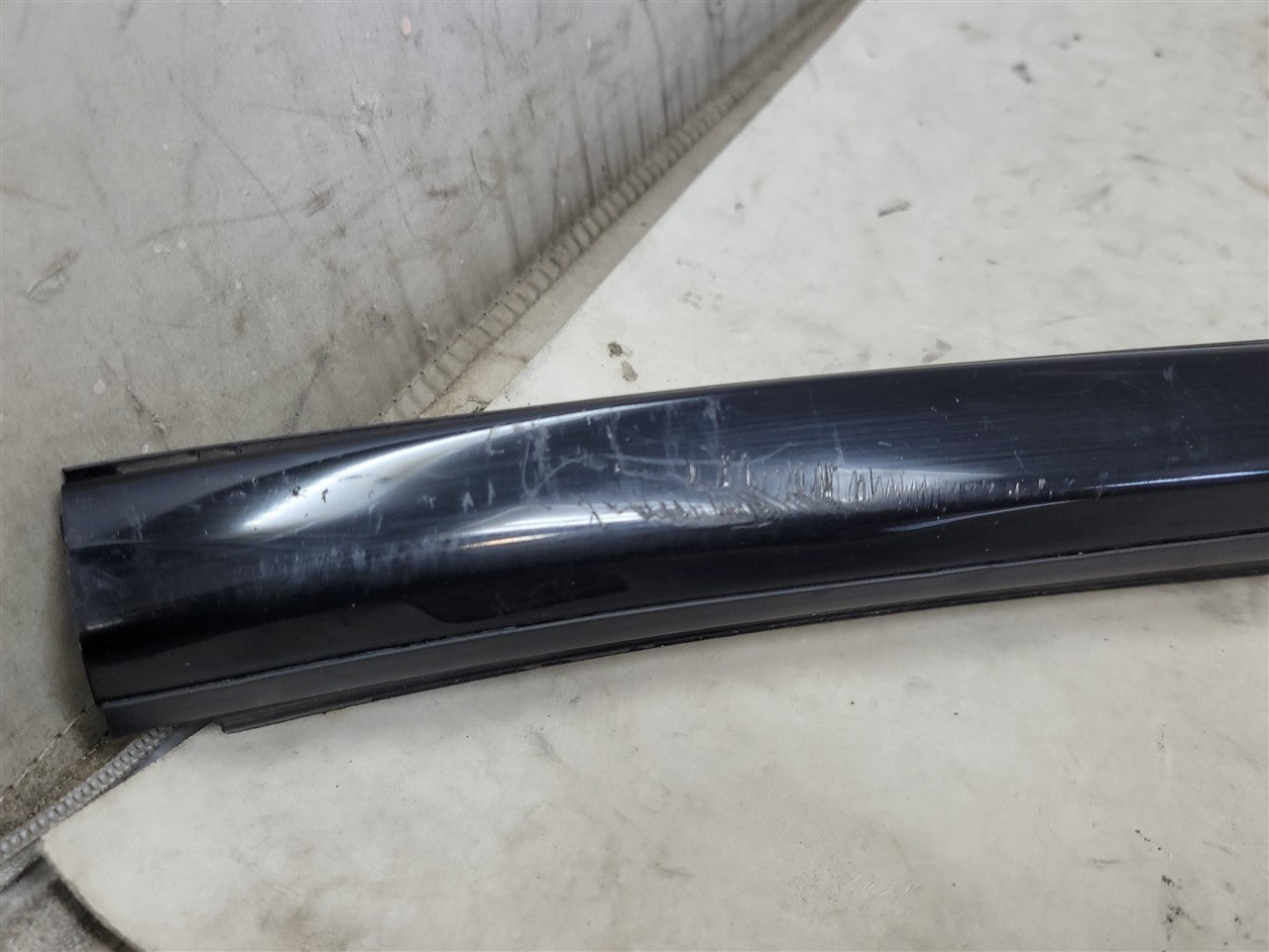 2023 SIERRA150 RH FRONT DOOR LOWER REVEAL GLOSS BLACK 34409 - image 6