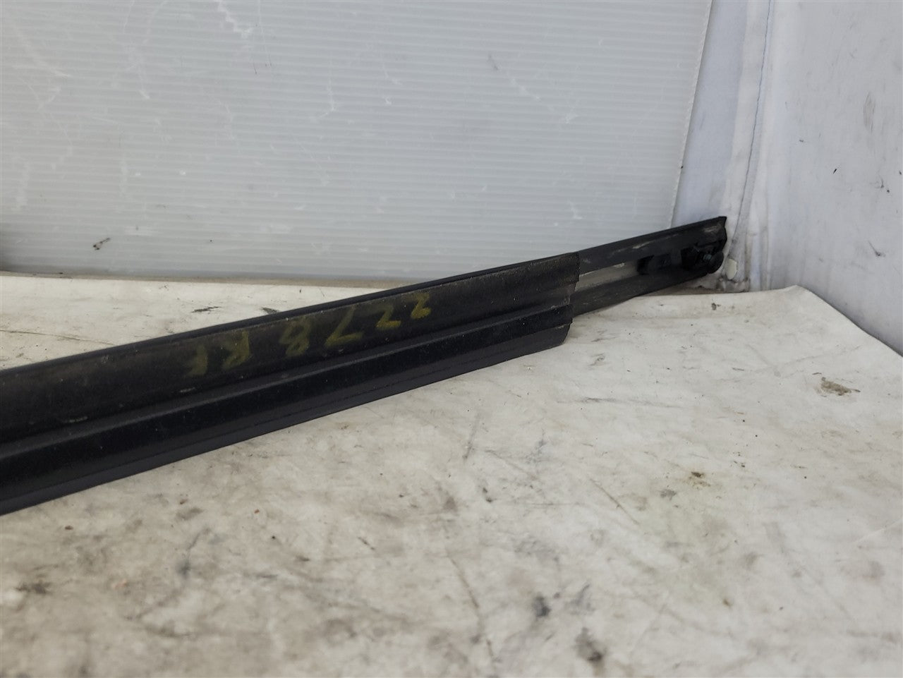 2023 SIERRA150 RH FRONT DOOR LOWER REVEAL GLOSS BLACK 34409 - image 11