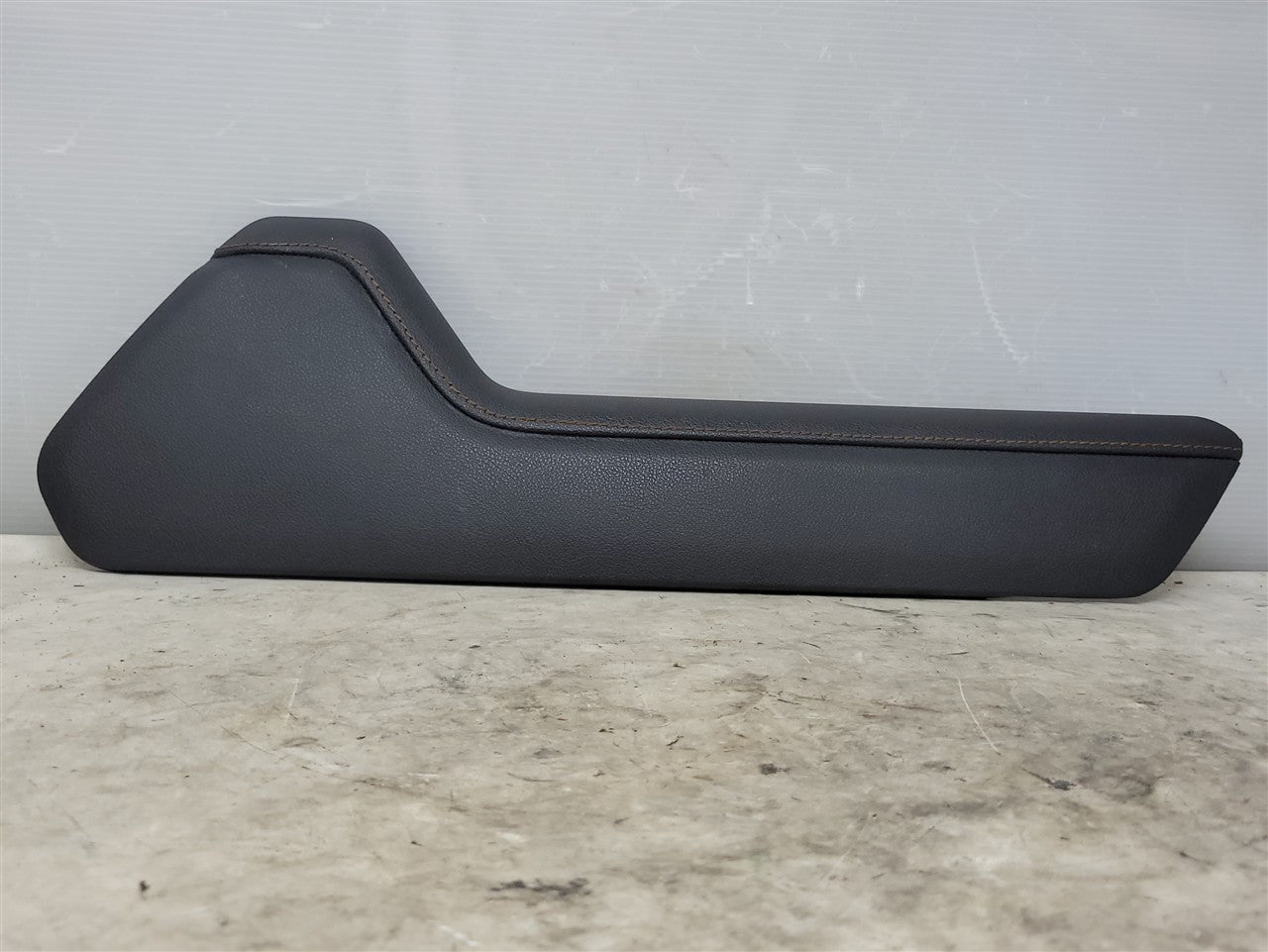 2023 SIERRA150 LH CONSOLE SIDE TRIM AT4 85619064 KALAHARI STITCHING 34410 - image 3
