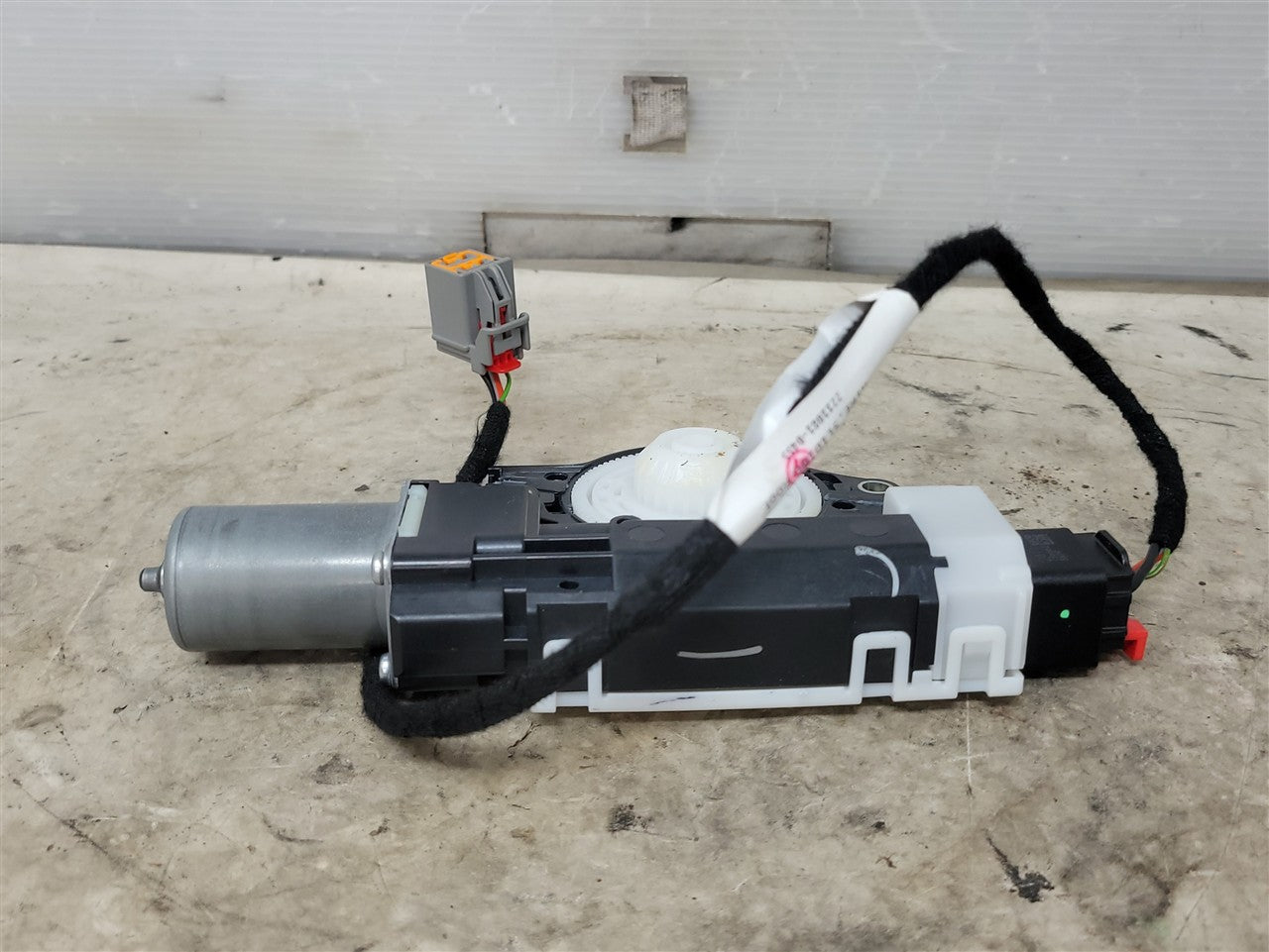 2023 SIERRA OEM SUNROOF MOTOR & WIRING 35K 34414 - image 4