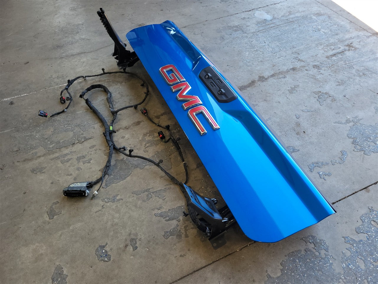 2023 SIERRA UPPER INNER TAIL GATE BLUE 2D1.5 DENT ON UPPER EDGE 34417 - image 3