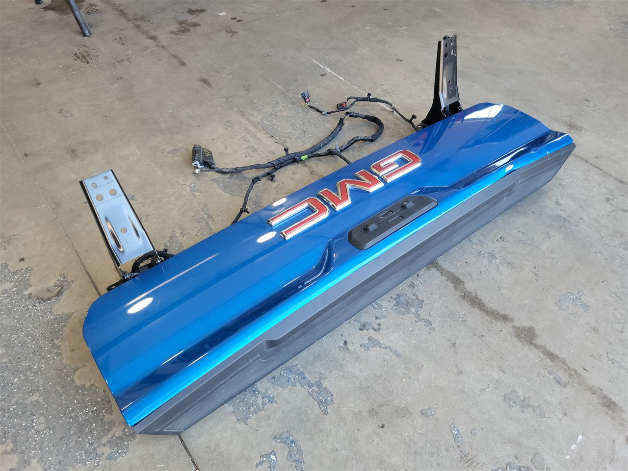 2023 SIERRA UPPER INNER TAIL GATE BLUE 2D1.5 DENT ON UPPER EDGE 34417 - image 5