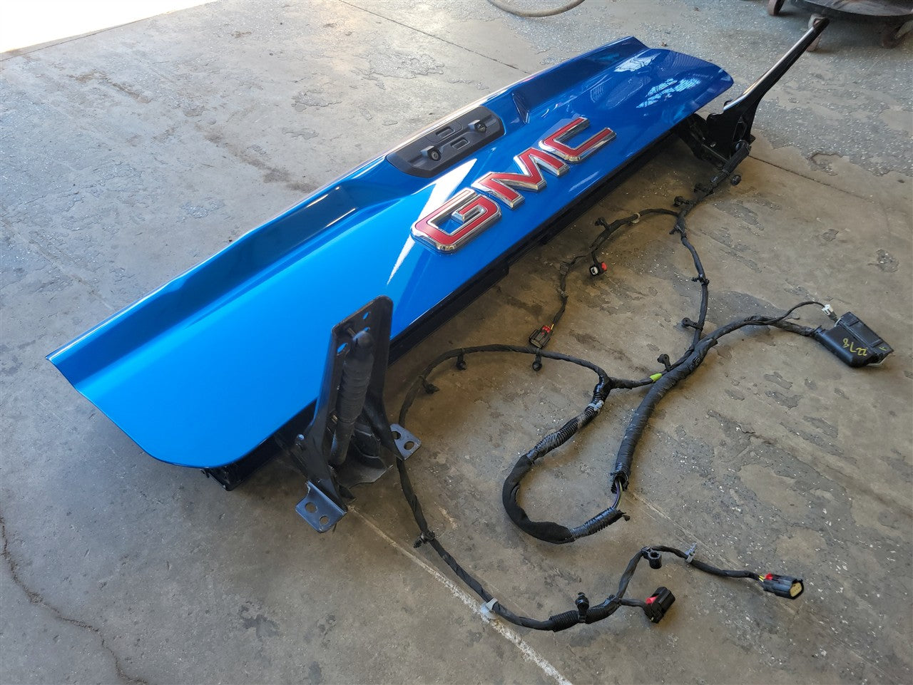 2023 SIERRA UPPER INNER TAIL GATE BLUE 2D1.5 DENT ON UPPER EDGE 34417 - image 10