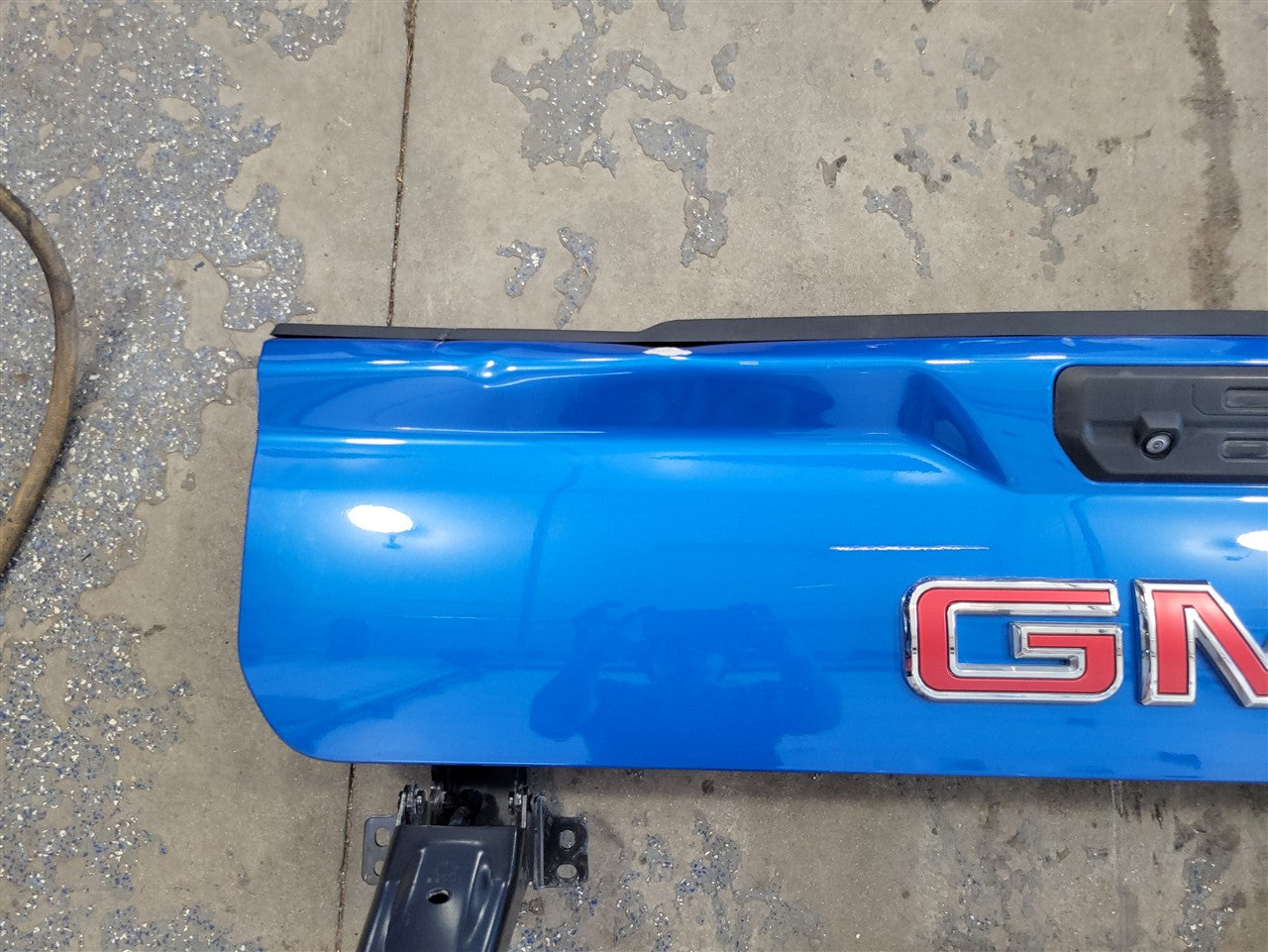 2023 SIERRA UPPER INNER TAIL GATE BLUE 2D1.5 DENT ON UPPER EDGE 34417 - image 18